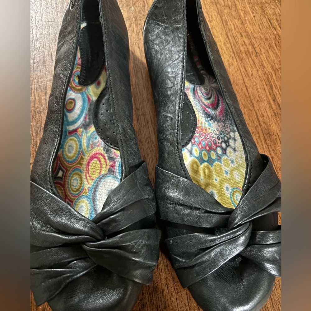 Born Black Leather ballet Flats with Knotted Design size 8M good condition